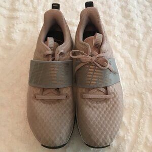 'Nike' Light Pink Running Shoes - Size 8
